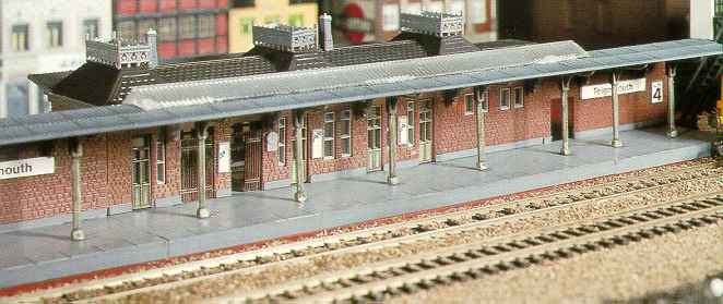 Heljan 712 - GWR station